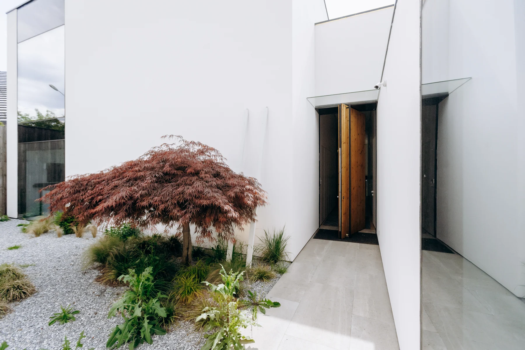 White residence with mature landscaping representing Blythewood, South Carolina